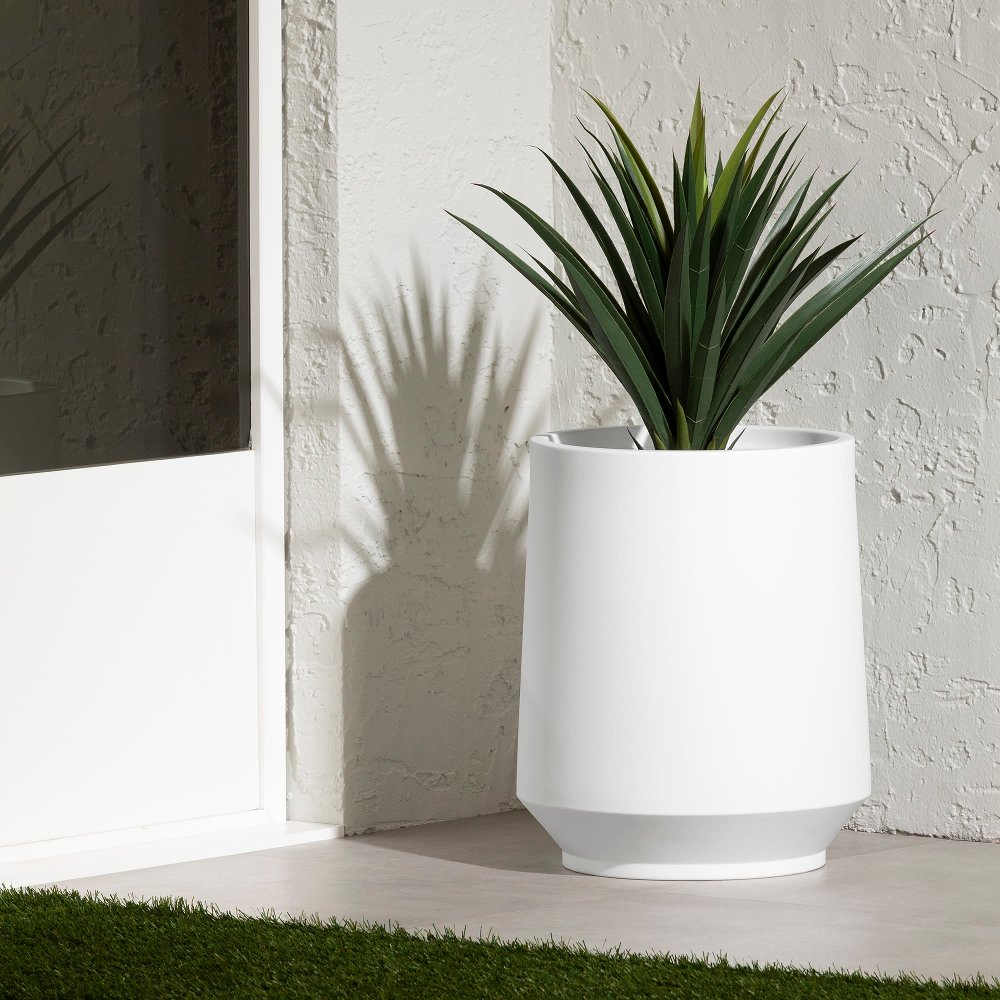 Dalya White 19 Outdoor Planter